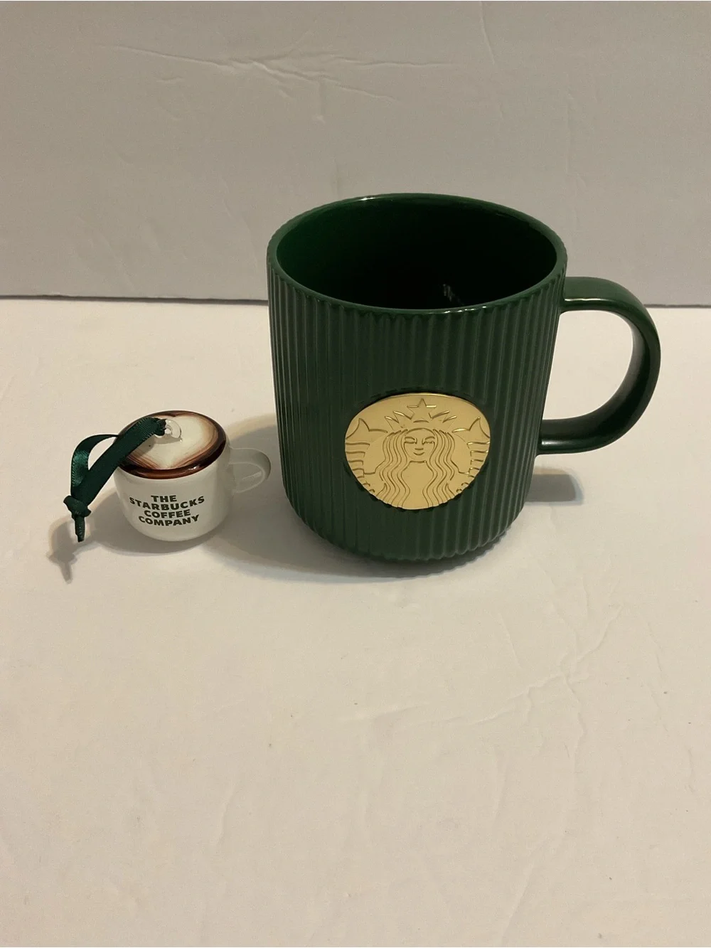 Starbucks Limited Ed 14oz Ribbed Mug w/ Gold Siren Medallion Cup & Latte Charm